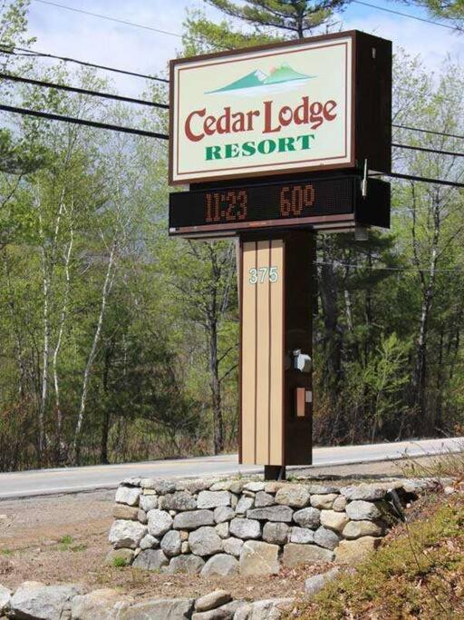 Cute Cedar Lodge Studio With Balcony & Lake Views! Laconia Esterno foto