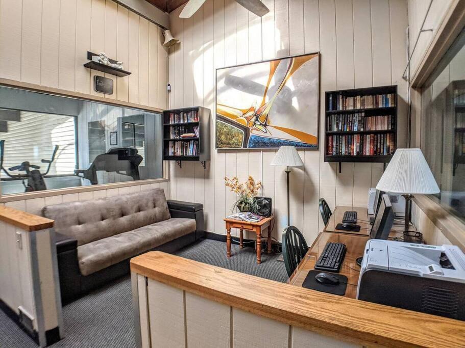 Cute Cedar Lodge Studio With Balcony & Lake Views! Laconia Esterno foto